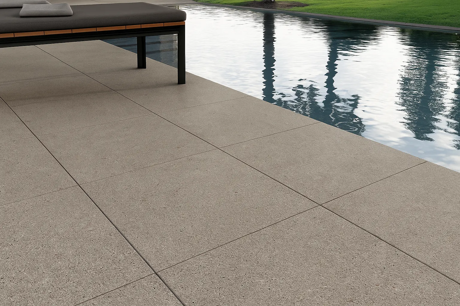 کاشی‌ ضد لغزش استخر